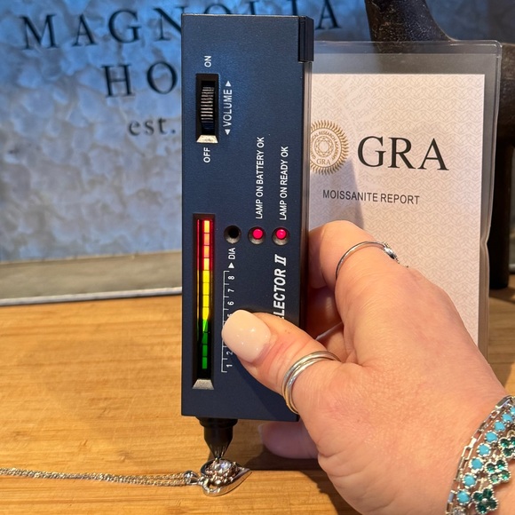 Over 1 ctw Moissanite heart rose two tone necklace - Picture 3 of 9